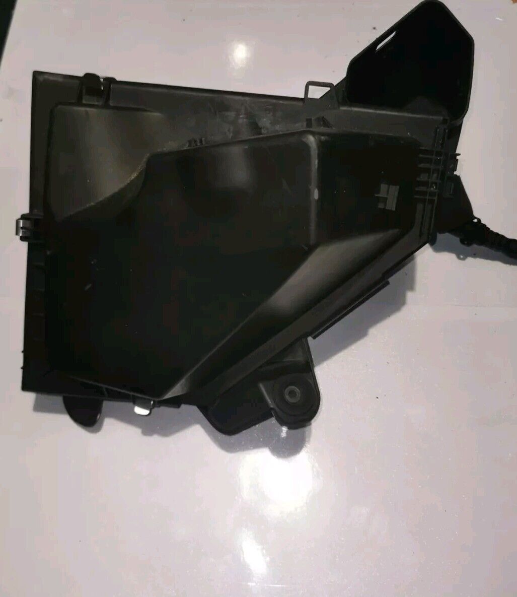 BMW E81 E87 E90 E91 E92 Diesel N47 N57 Intake Silencer Air Filter Box 7811904