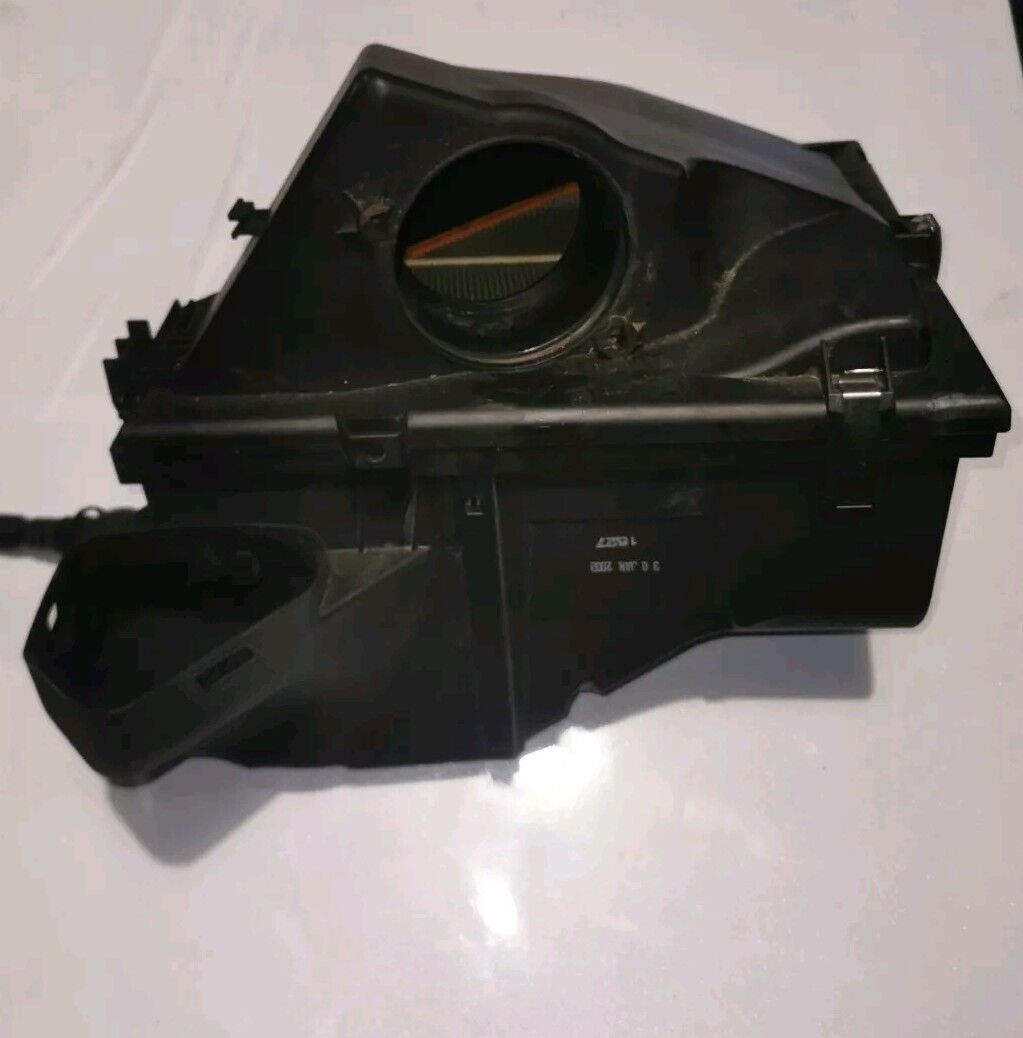 BMW E81 E87 E90 E91 E92 Diesel N47 N57 Intake Silencer Air Filter Box 7811904