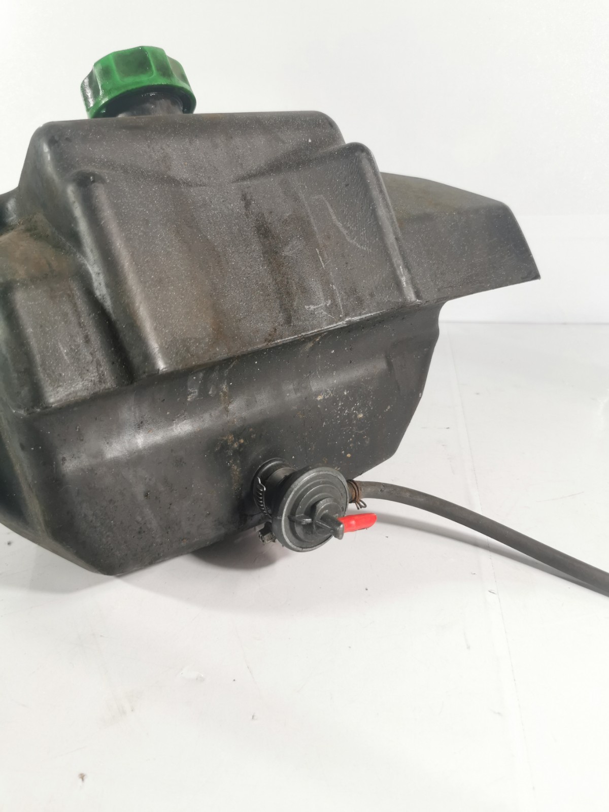 YAMAHA JOG CS50 FUEL PETROL GAS TANK OEM 5RW-F4110