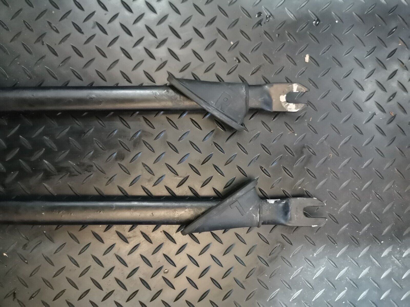 BMW E92 E90 E91 3 SERIES 2008 ENGINE CROSS STRUT BARS BRACES PAIR LEFT RIGHT