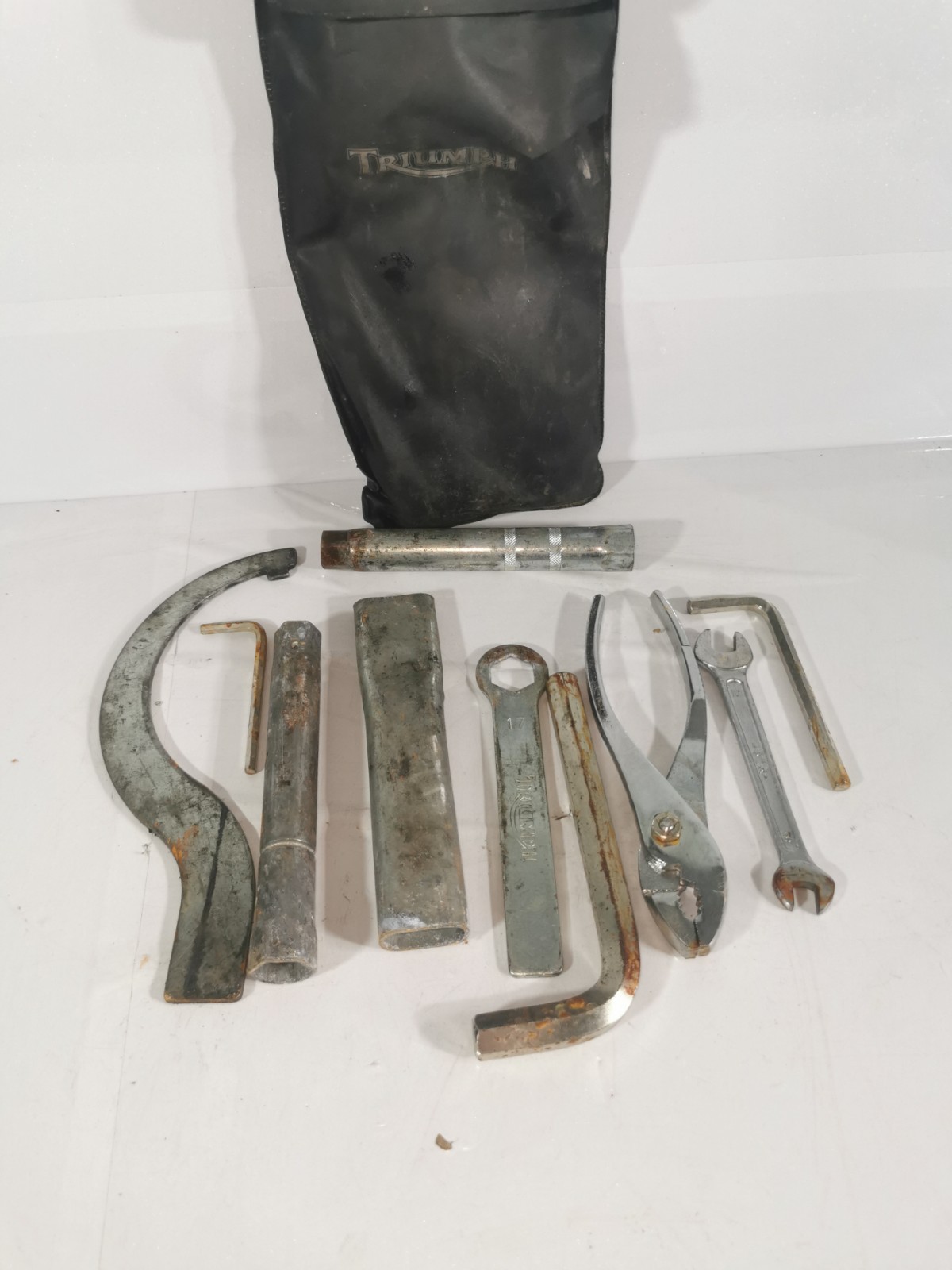 TRIUMPH 955i SPRINT ST TOOLS YEAR 1999-2004 (CMB1124)