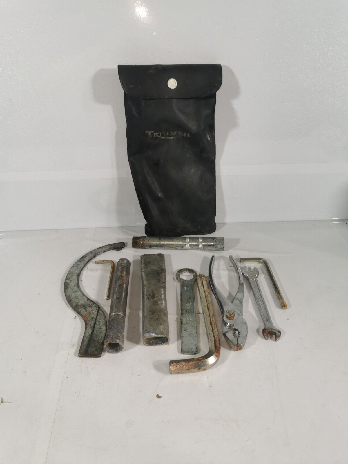 TRIUMPH 955i SPRINT ST TOOLS YEAR 1999-2004 (CMB1124)