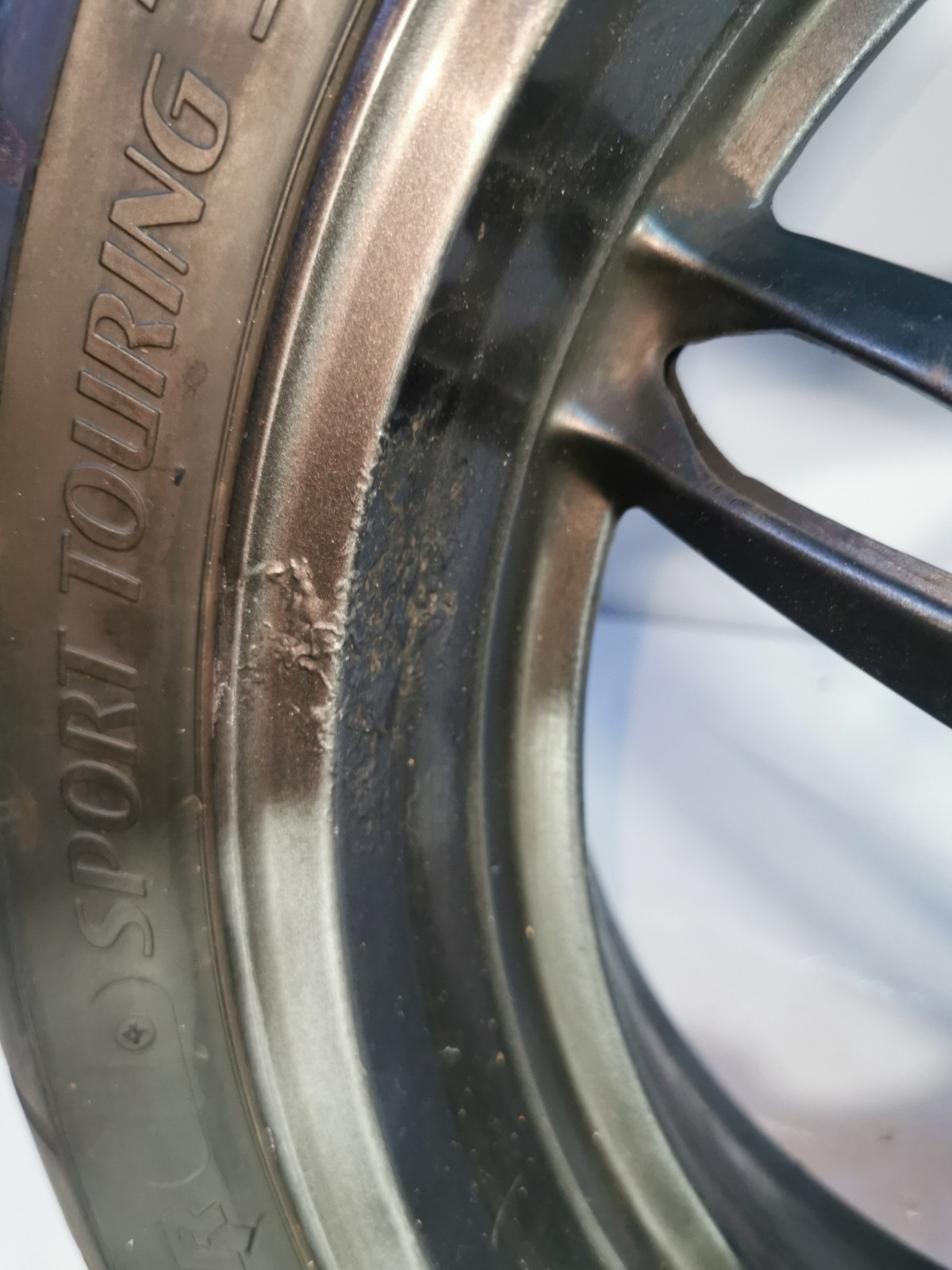 TRIUMPH SPRINT 1050 REAR WHEEL WITH TYRE TRIUMPH SPRINT WHEEL