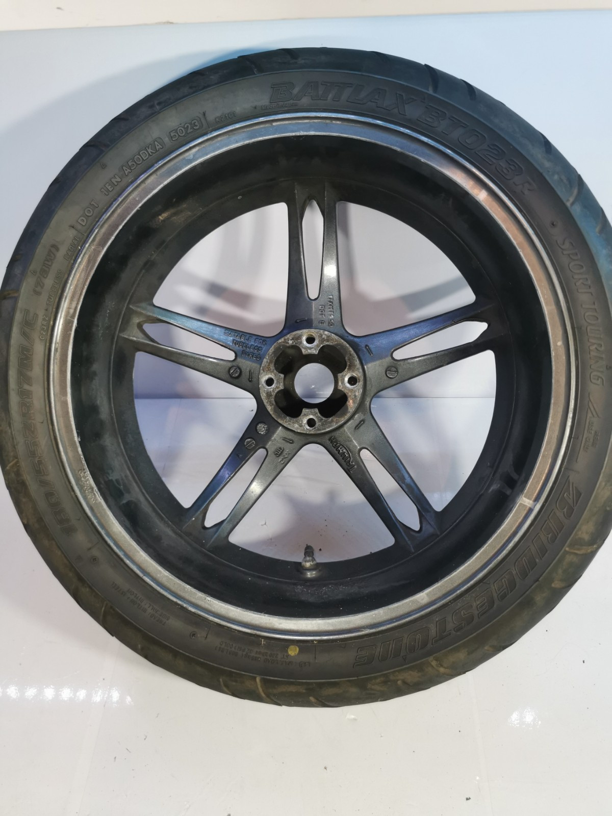 TRIUMPH SPRINT 1050 REAR WHEEL WITH TYRE TRIUMPH SPRINT WHEEL