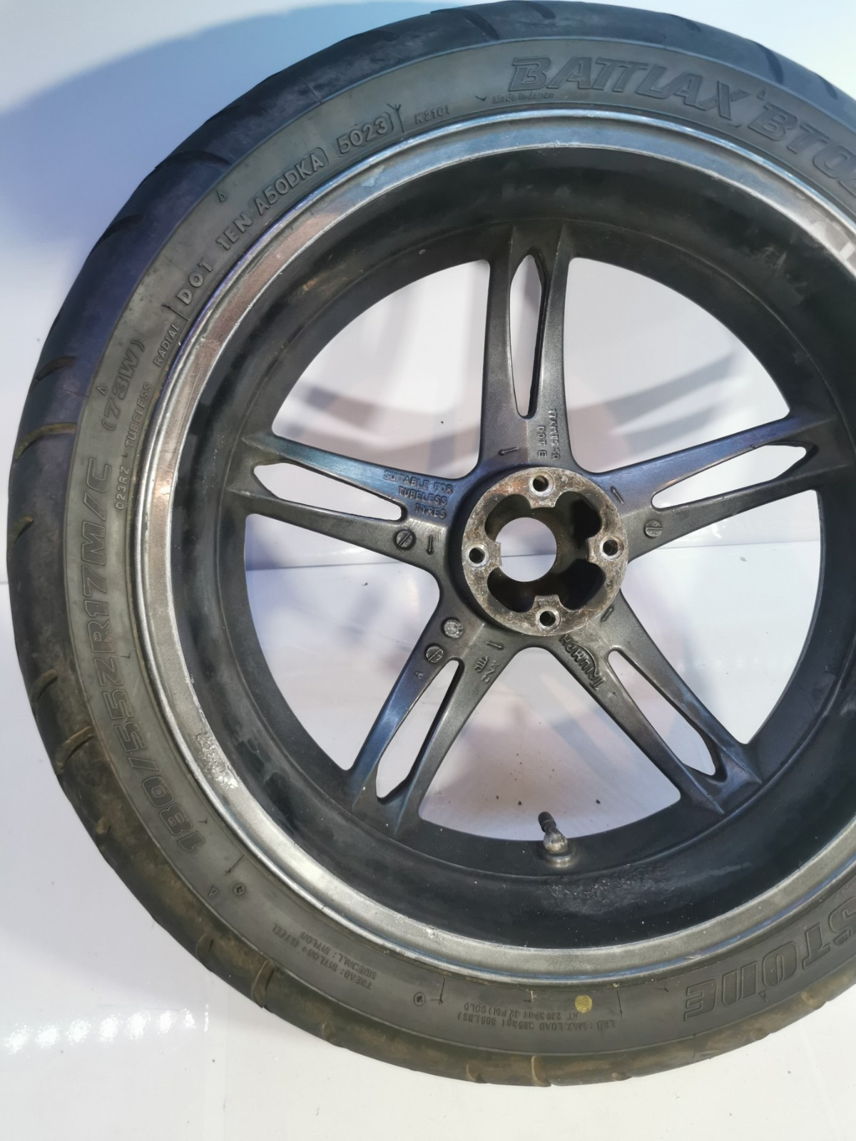 TRIUMPH SPRINT 1050 REAR WHEEL WITH TYRE TRIUMPH SPRINT WHEEL