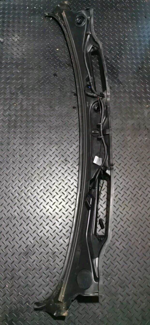 BMW 3 SERIES 320D – 2008 GENUINE WINDSCREEN SCUTTLE PANEL COVER