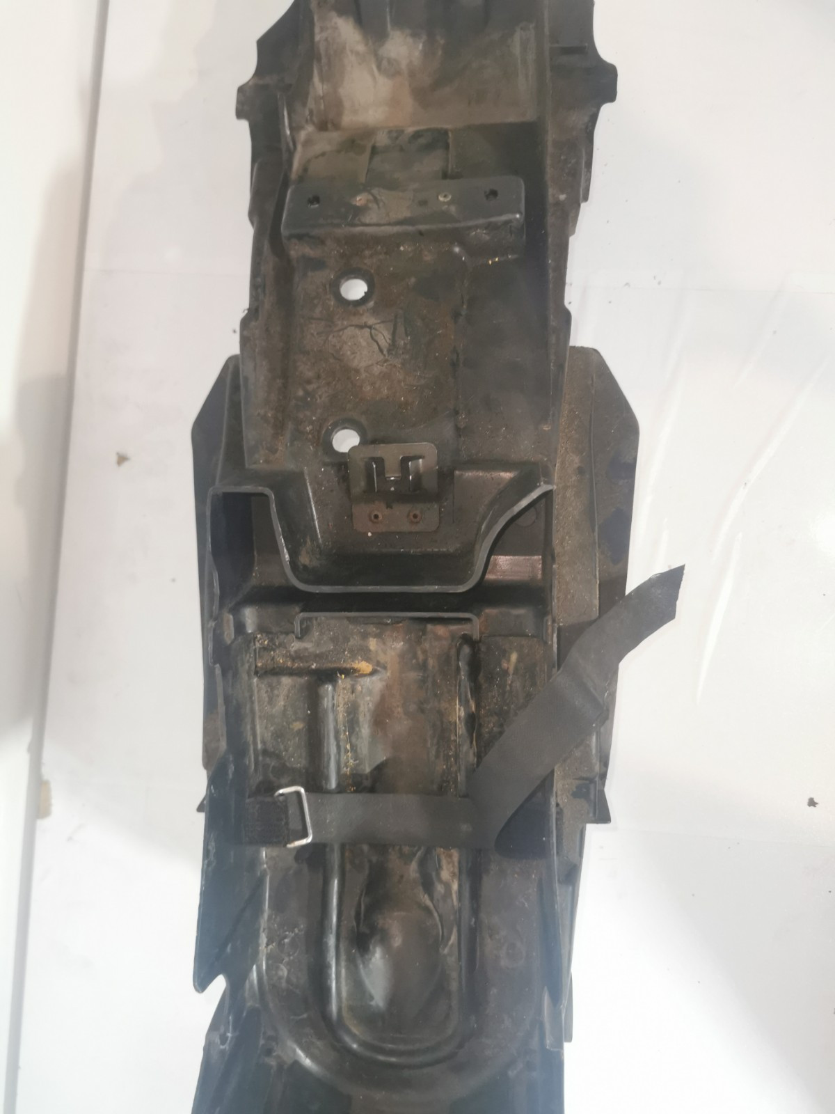 KAWASAKI ER5 ER500 2000 A4 : Rear Mudguard ' Battery Tray