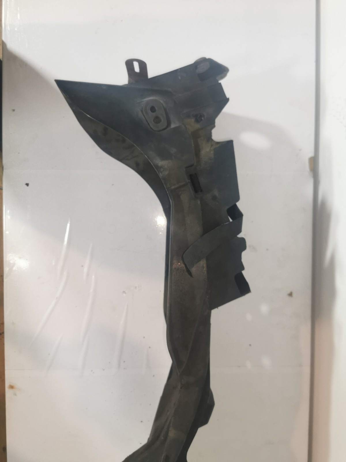 KAWASAKI ER5 ER500 2000 A4 : Rear Mudguard ' Battery Tray