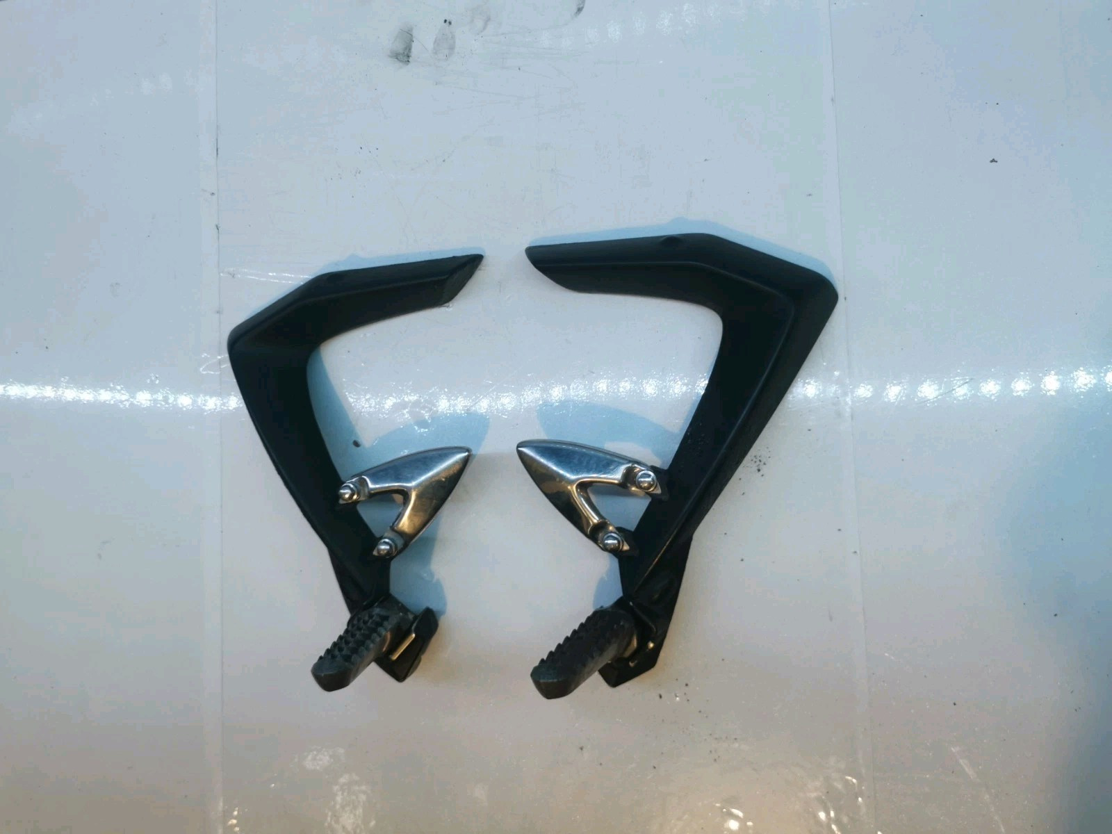Triumph sprint st 1050 rear foot rest hangers pair