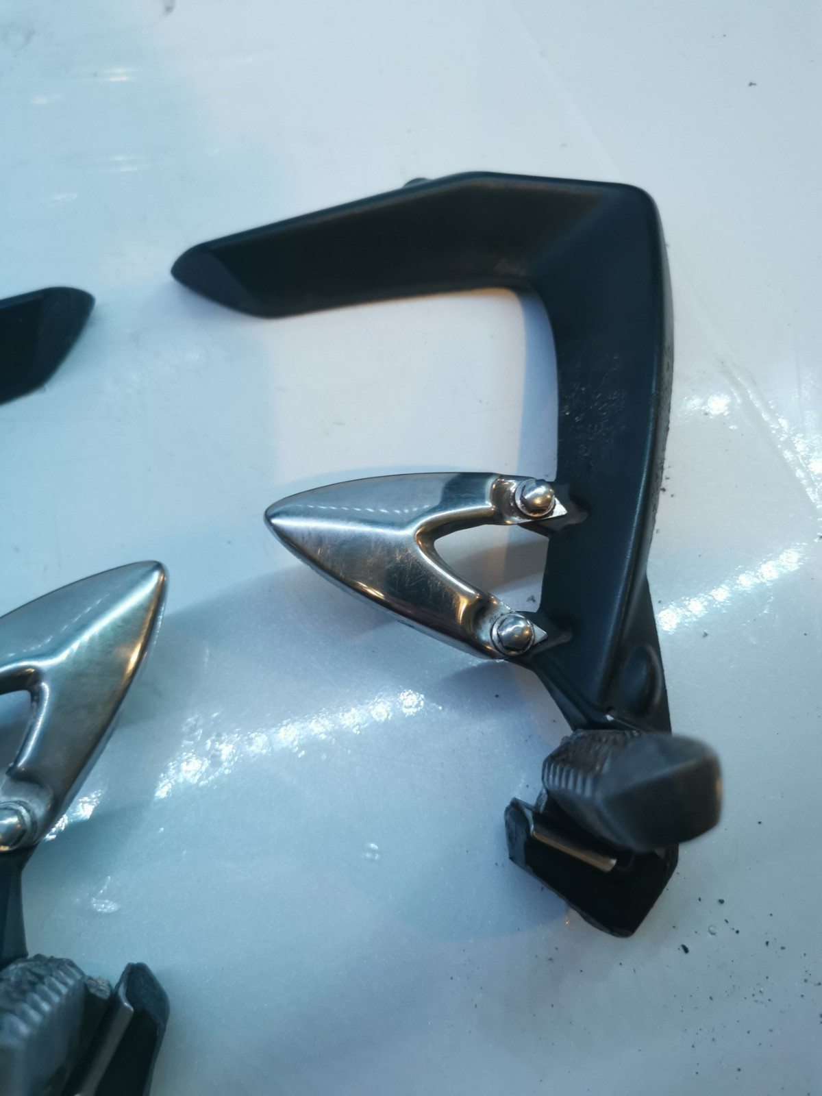 Triumph sprint st 1050 rear foot rest hangers pair