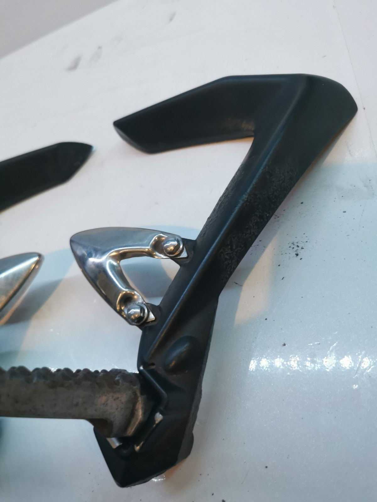 Triumph sprint st 1050 rear foot rest hangers pair