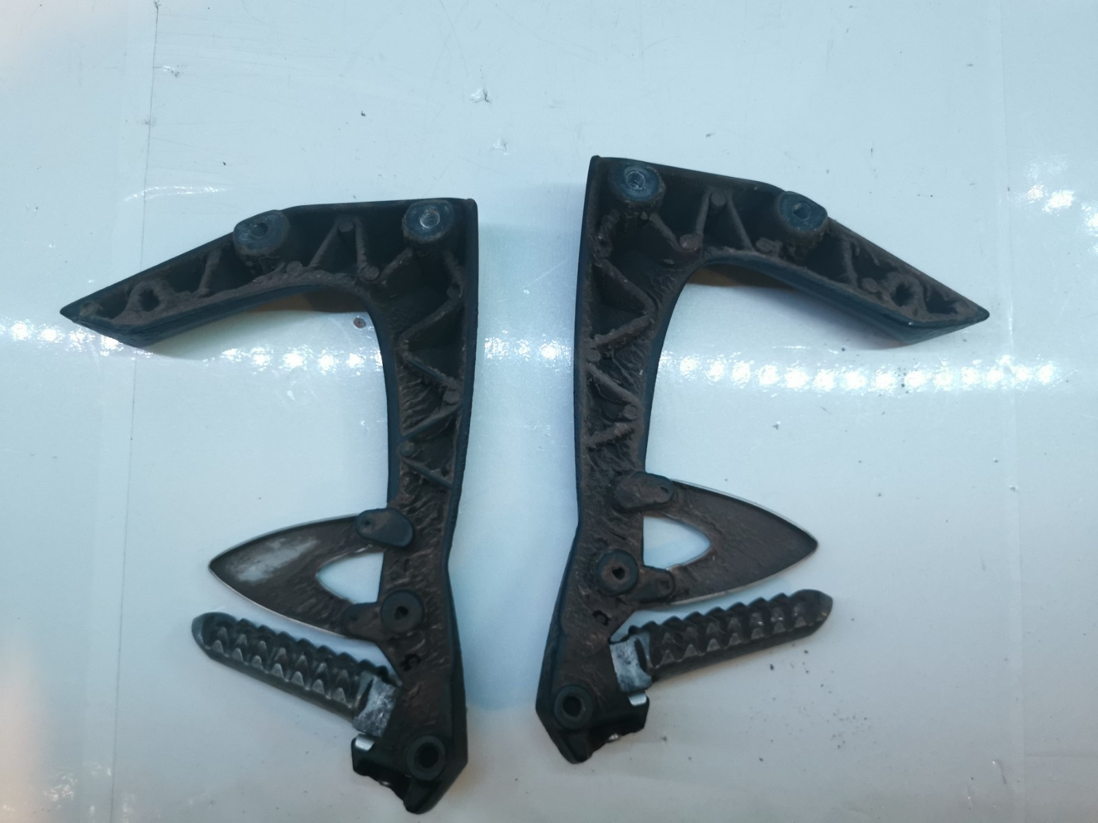 Triumph sprint st 1050 rear foot rest hangers pair