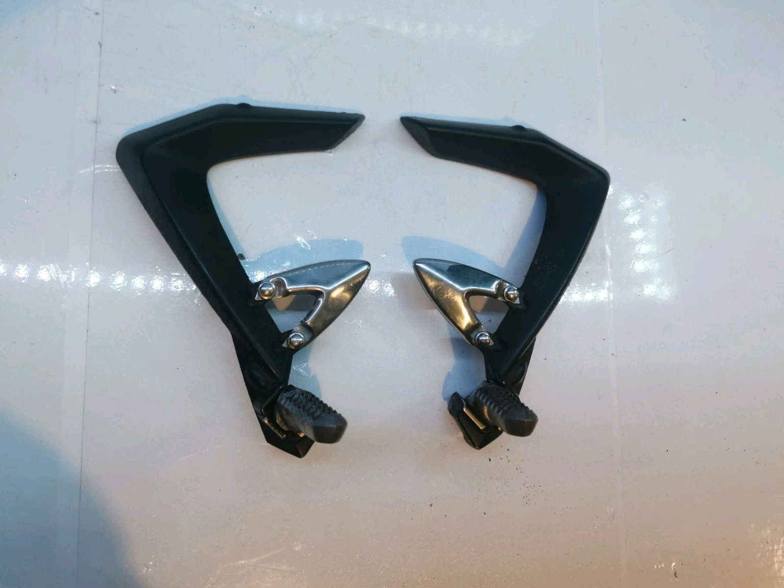 Triumph sprint st 1050 rear foot rest hangers pair