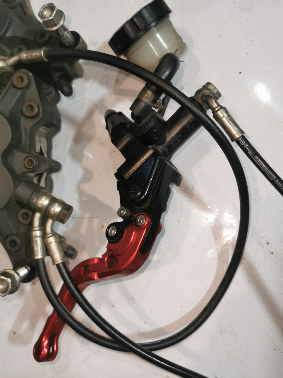 TRIUMPH SPRINT ST 1050 1050 BRAKE CALIPER FRONT AND BRAKE LEVER